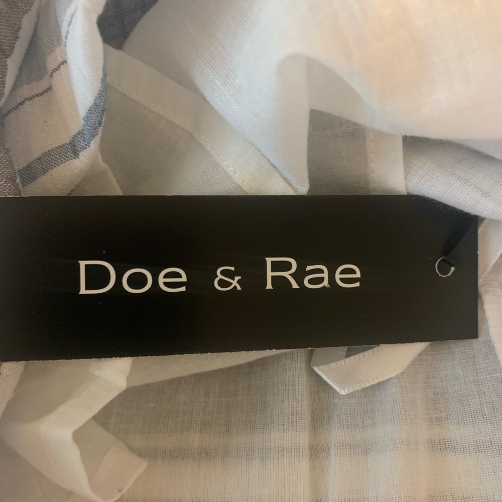 Doe & Rae Sleeveless Cutout Back White and Blue Striped Top Sz L - Picture 8 of 9